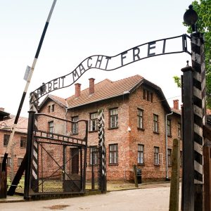 1280px-Auschwitz_I_(22_May_2010)