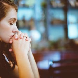 woman praying ben-white-qYanN54gIrI-unsplash