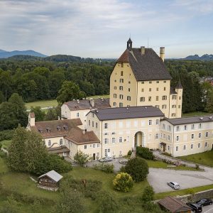 1200px-Elsbethen_schloss_goldenstein
