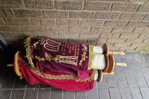 How a radio chat led to return of a shul’s precious Torah rolls